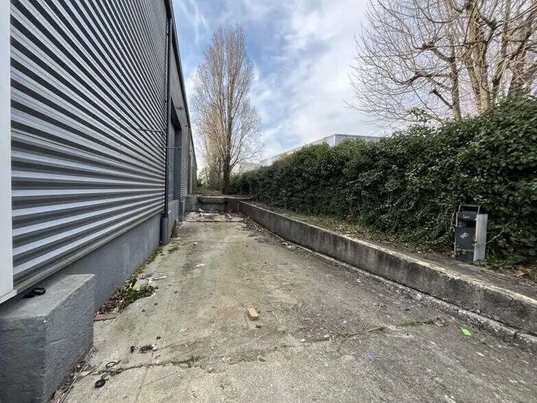 8 Rue Du Docteur Jean Charcot, Morangis to rent - Building Photo - Image 3 of 8