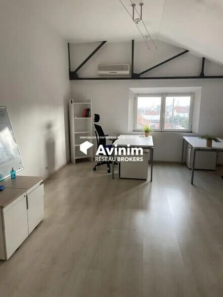 Office in Marseille to rent - Building Photo - Image 2 of 10