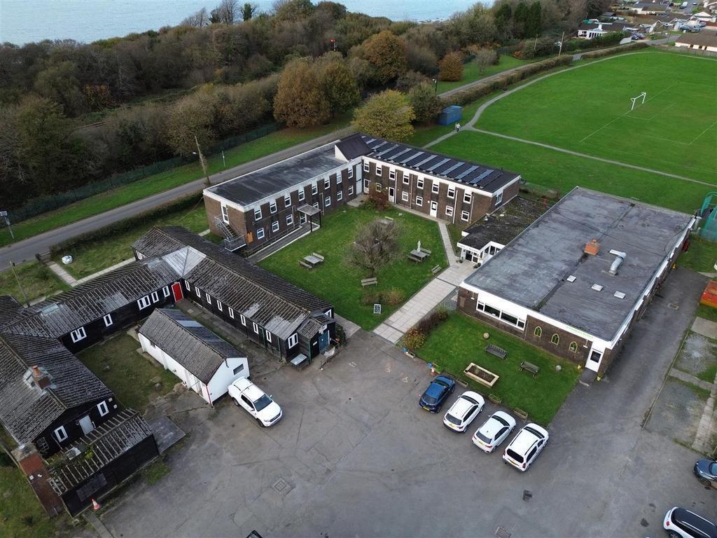 Carmarthen Rd, Ferryside to rent Building Photo- Image 1 of 5