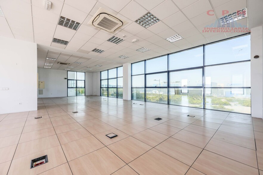 Office in Getafe, Madrid for sale - Interior Photo - Image 1 of 2