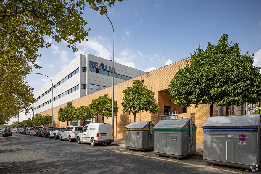 Avenida Kansas City, 9, Seville, Sevilla to rent - Building Photo - Image 2 of 4