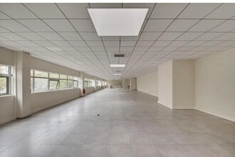 Industrial in Tremblay-en-France to rent Interior Photo- Image 2 of 2