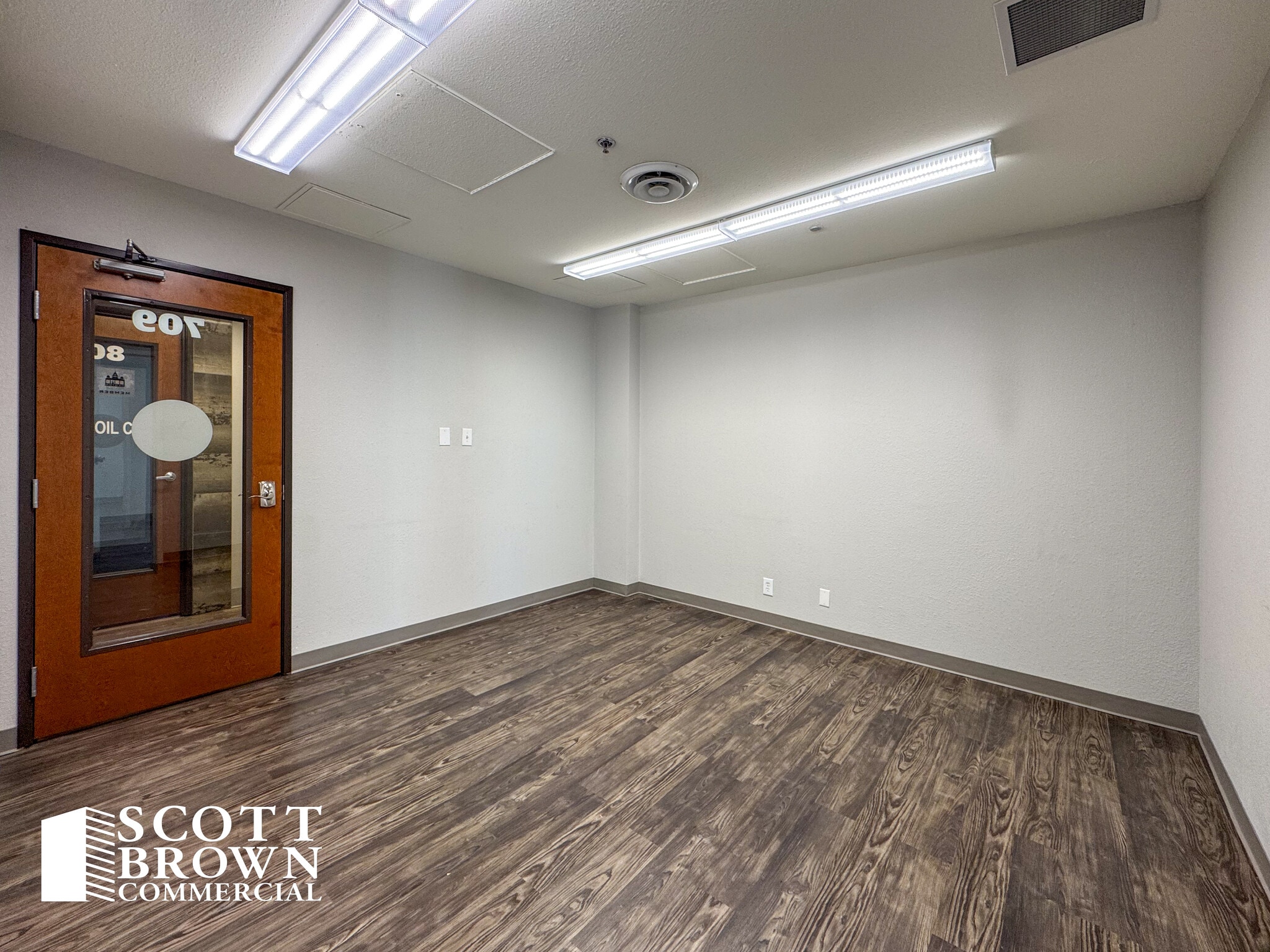 101 S Locust St, Denton, TX to rent Interior Photo- Image 1 of 5