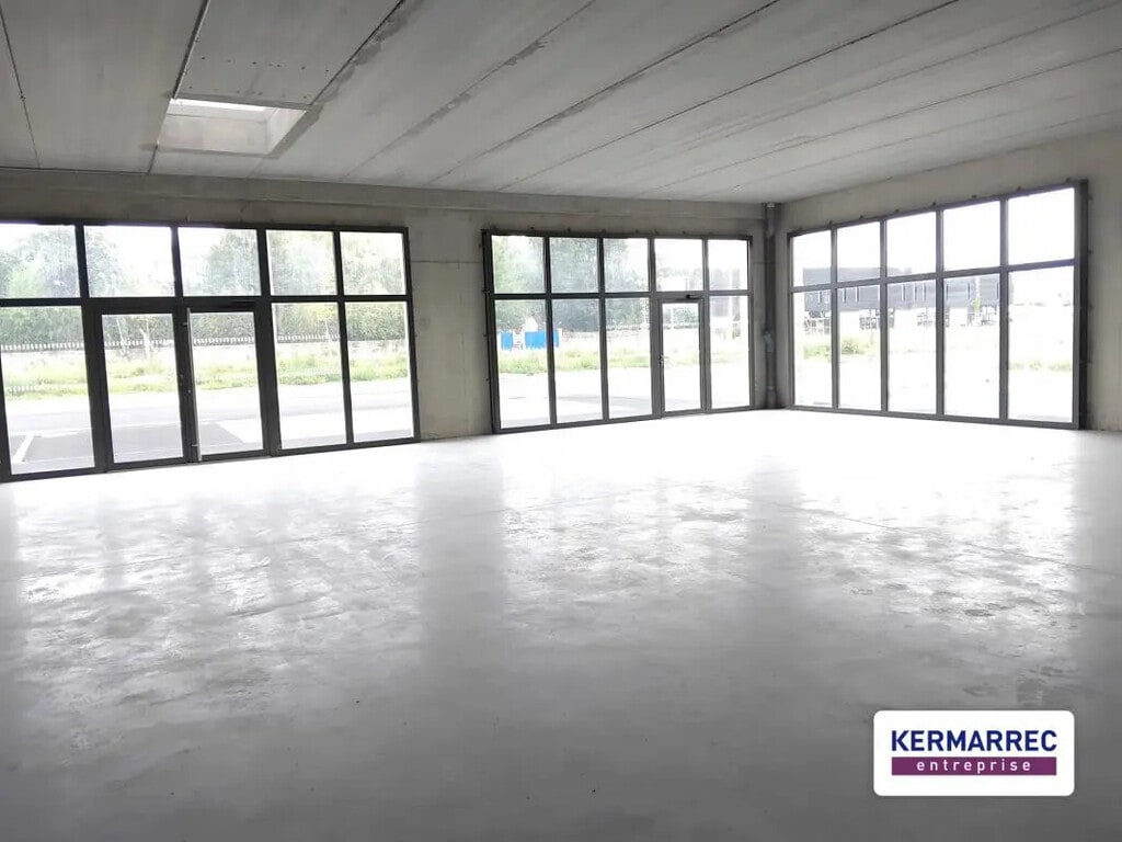 Location Local d'activités 370 m² - Photo 1