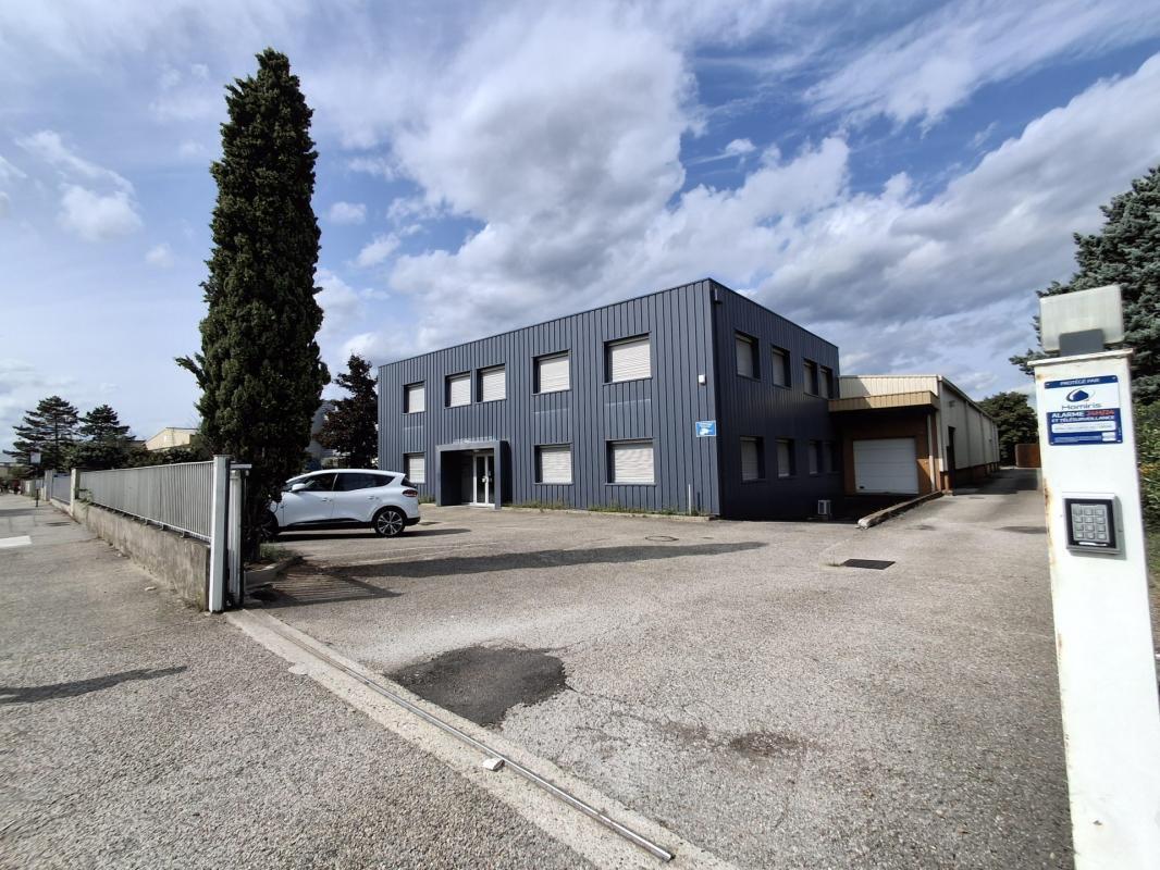 Light Industrial in Chassieu to rent Building Photo- Image 1 of 8
