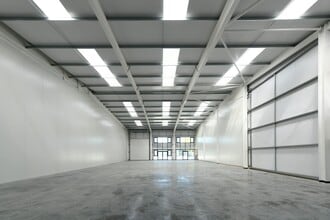 6 Garside Way, Aylesbury to rent Interior Photo- Image 1 of 4