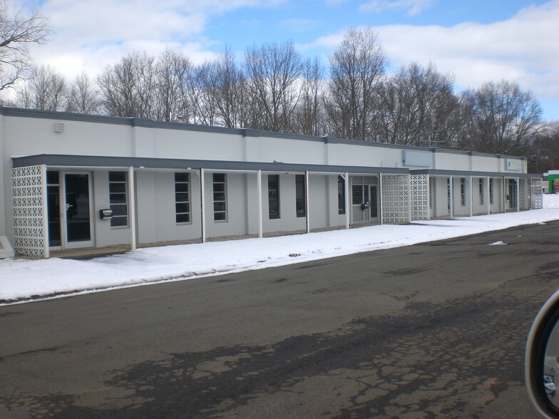 112-124 Woodlawn Rd, Berlin, CT for sale - Building Photo - Image 3 of 13