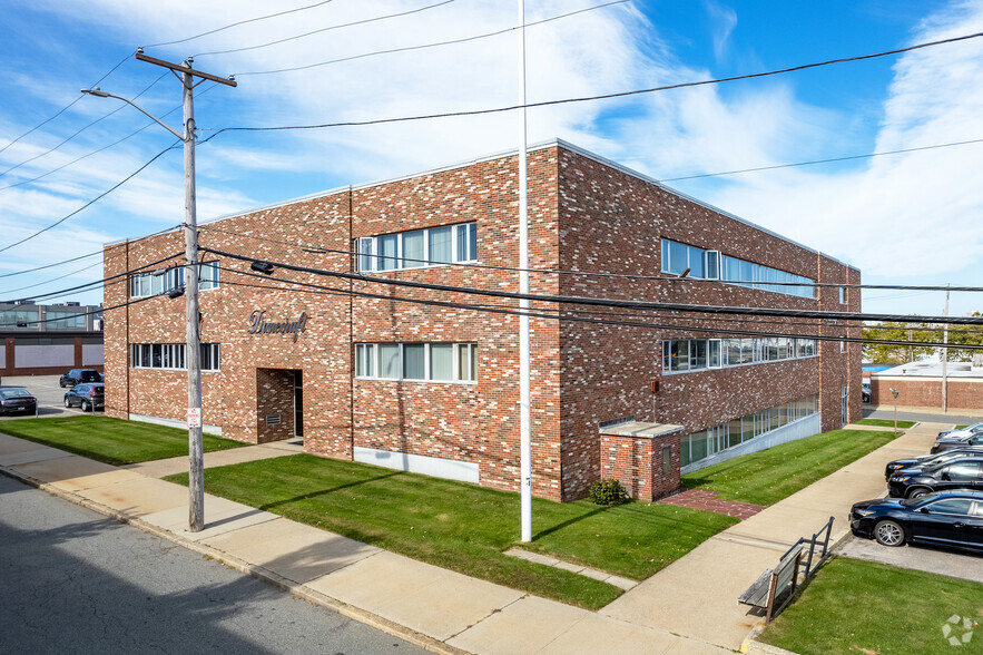 703 Allens Ave, Providence, RI for sale - Primary Photo - Image 1 of 20