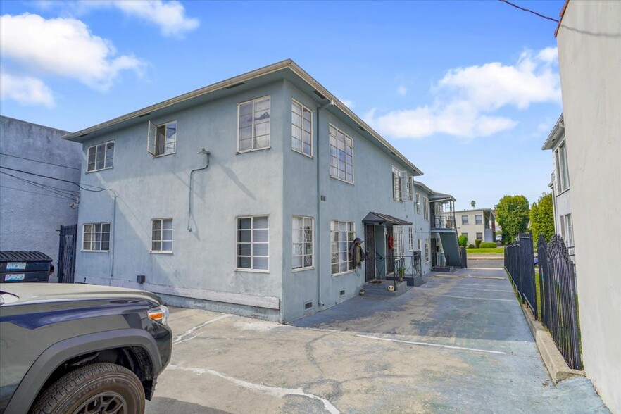 1358 S Cochran Ave, Los Angeles, CA for sale - Building Photo - Image 2 of 19