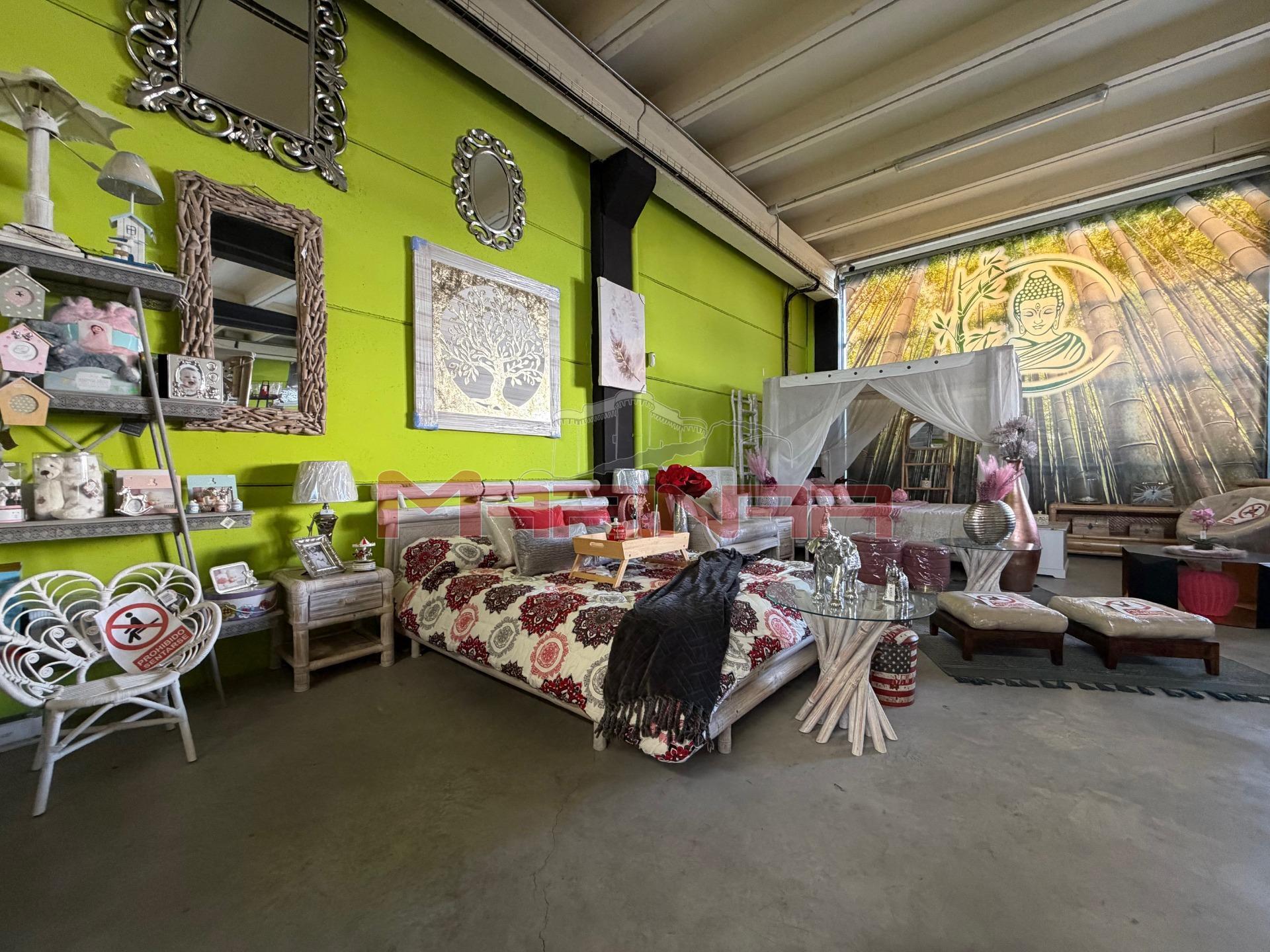 Retail in Yuncler, Toledo to rent Interior Photo- Image 1 of 15