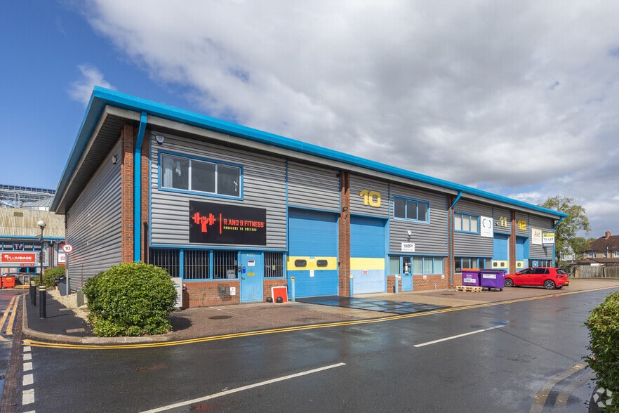 Mile Rd, Bedford to rent - Building Photo - Image 2 of 3