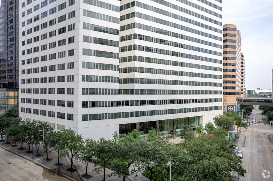 1001 Fannin St, Houston, TX for sale - Building Photo - Image 1 of 1