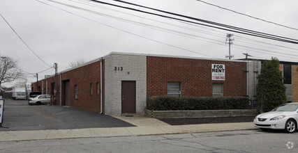 313 Skidmore Rd, Deer Park, NY for sale Primary Photo- Image 1 of 1