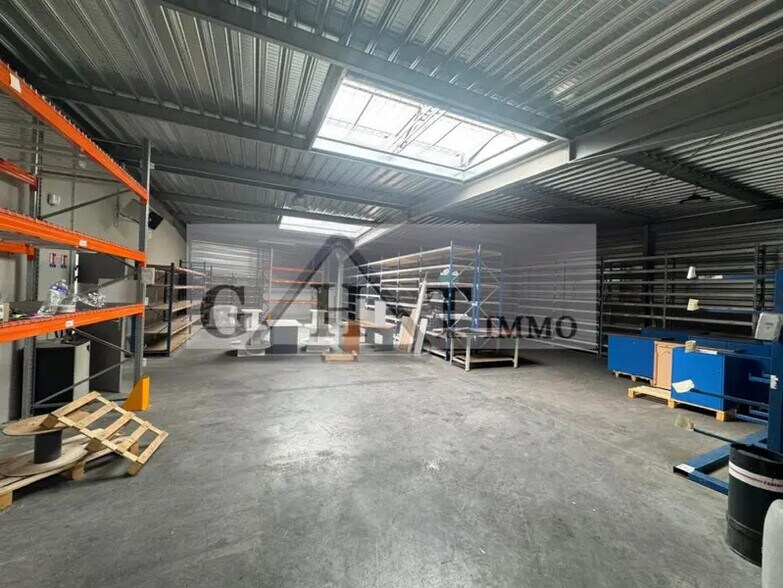 Office in Chilly-Mazarin to rent - Interior Photo - Image 2 of 4
