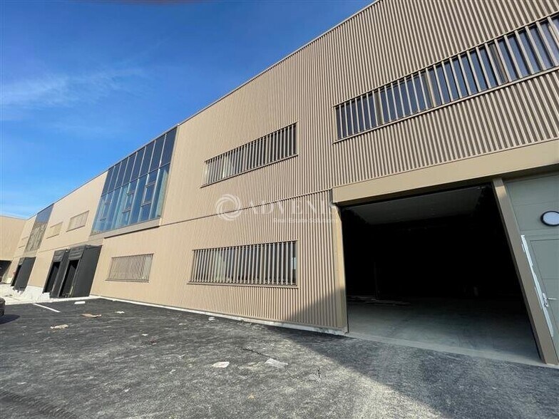 Industrial in Tremblay-en-France for sale - Building Photo - Image 2 of 10