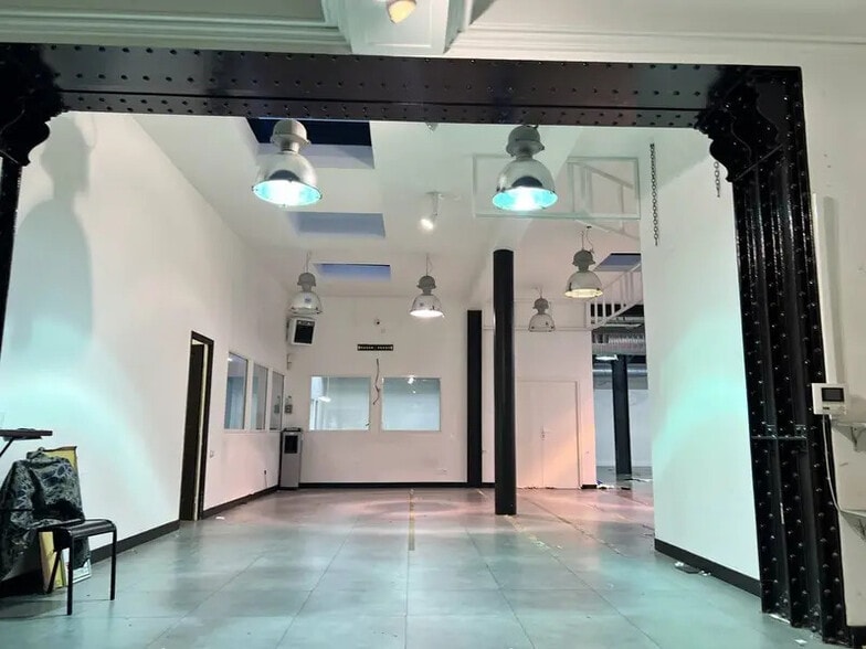 Retail in Paris for sale - Interior Photo - Image 3 of 12