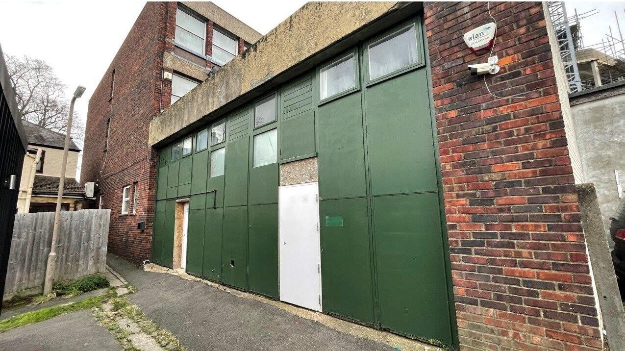 2 Weald Rd, Brentwood for sale Building Photo- Image 1 of 1