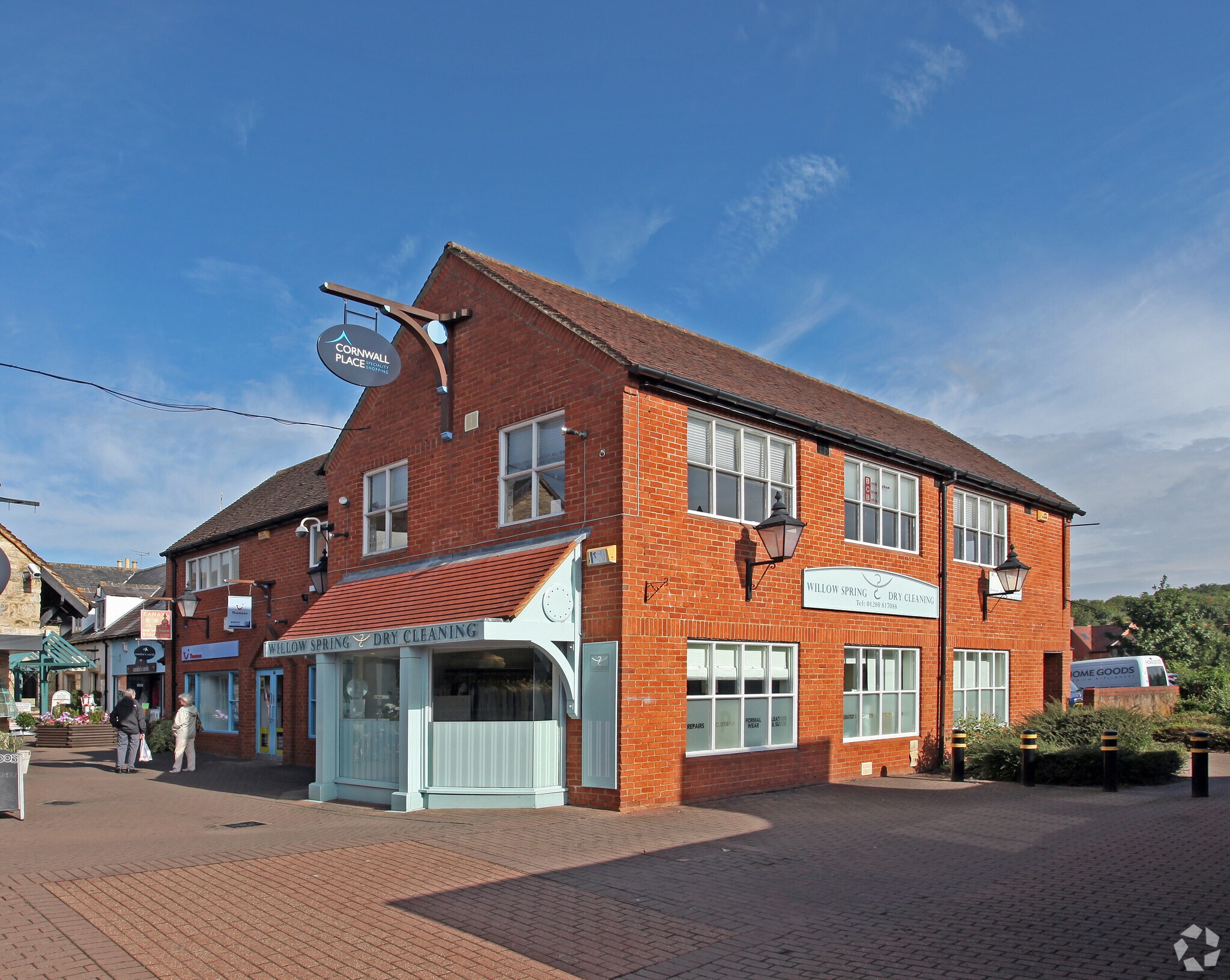 10-11 Cornwall Pl, Buckingham for sale Primary Photo- Image 1 of 1