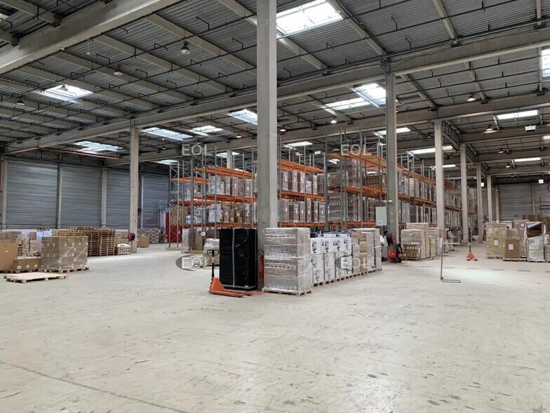 Industrial in Éragny to rent - Interior Photo - Image 3 of 10