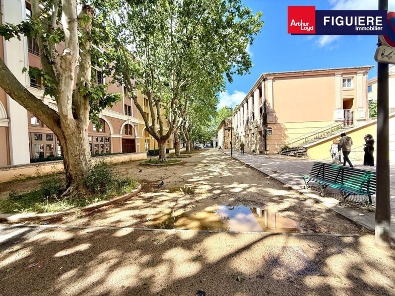 Office in Aix-en-Provence for sale - Building Photo - Image 1 of 8