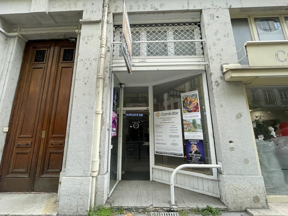 Retail in Lyon to rent Building Photo- Image 1 of 3