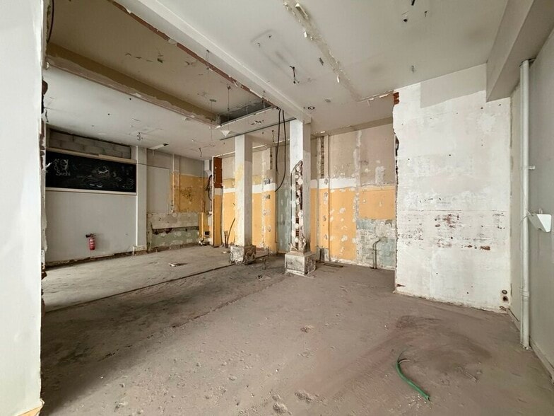 16 Rue Paul Verlaine, Villeurbanne to rent - Interior Photo - Image 3 of 9
