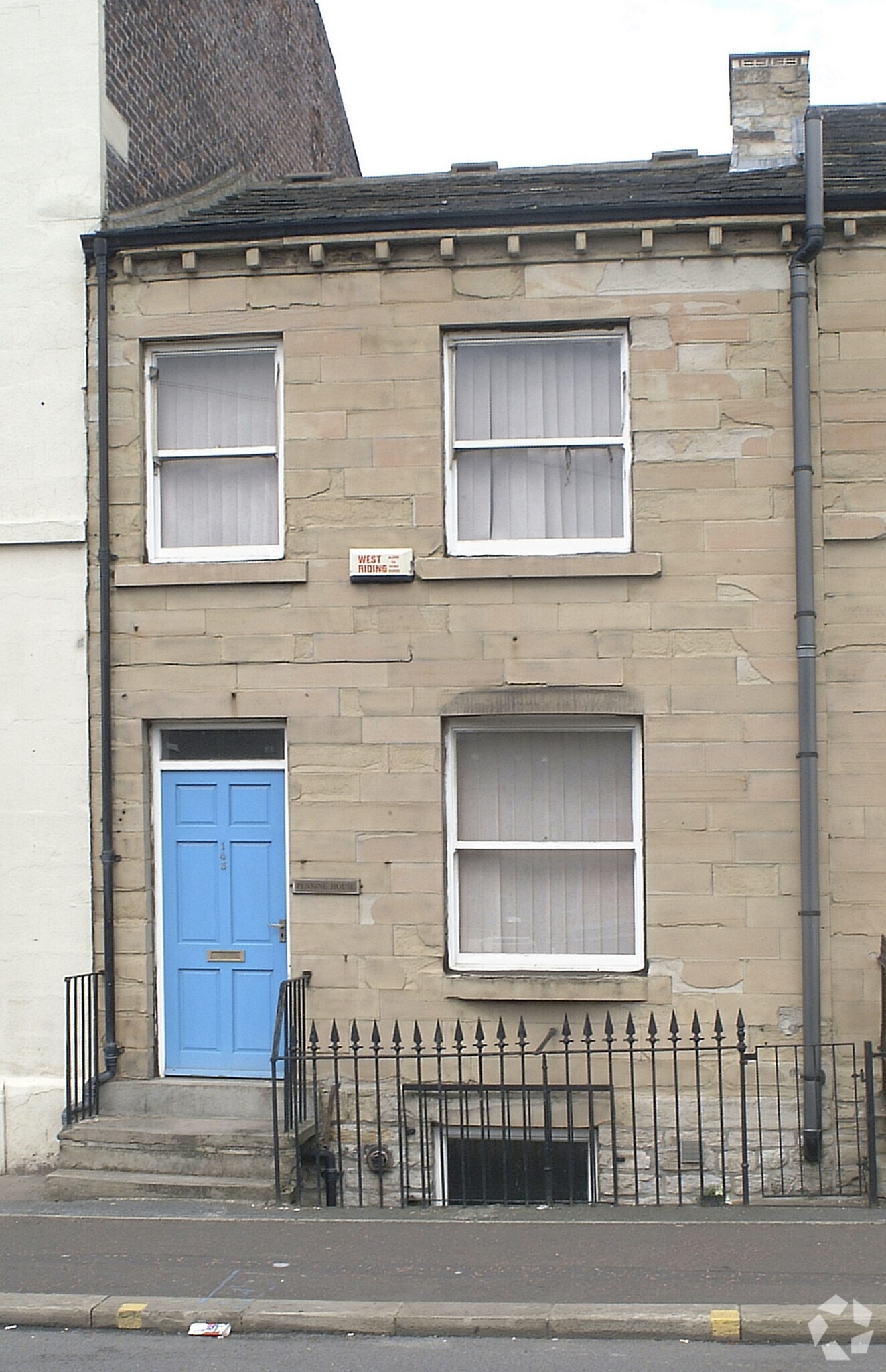 143 Wakefield Rd, Huddersfield for sale Primary Photo- Image 1 of 1