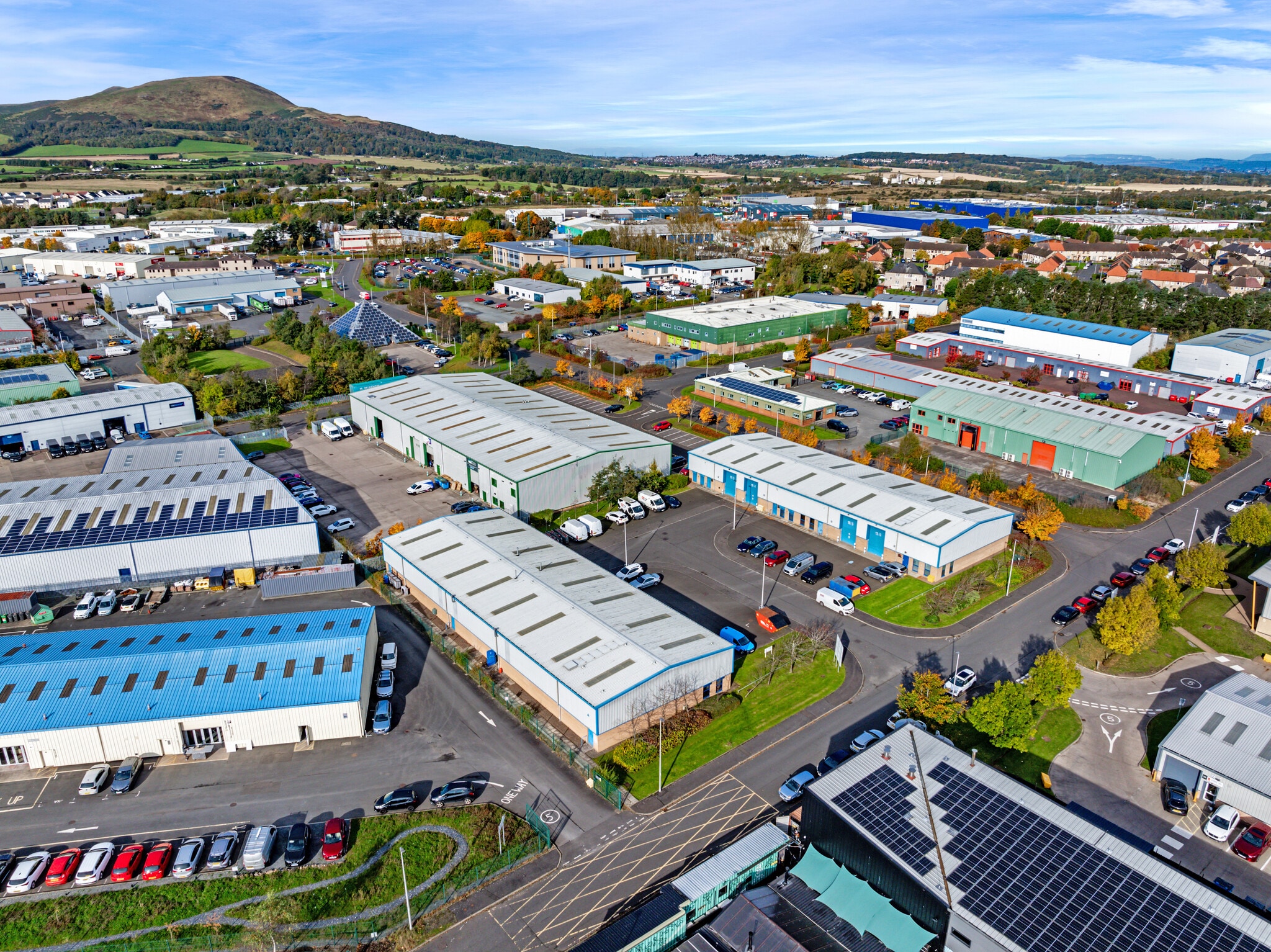 Dryden Vale, Loanhead to rent Building Photo- Image 1 of 2