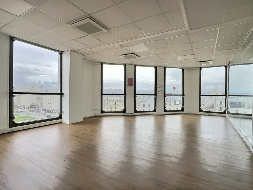 Office in Neuilly-sur-Seine to rent Building Photo- Image 1 of 12