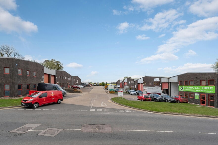 Field End, Long Crendon to rent - Building Photo - Image 3 of 6