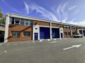 Light Industrial in Villepinte to rent Building Photo- Image 1 of 3