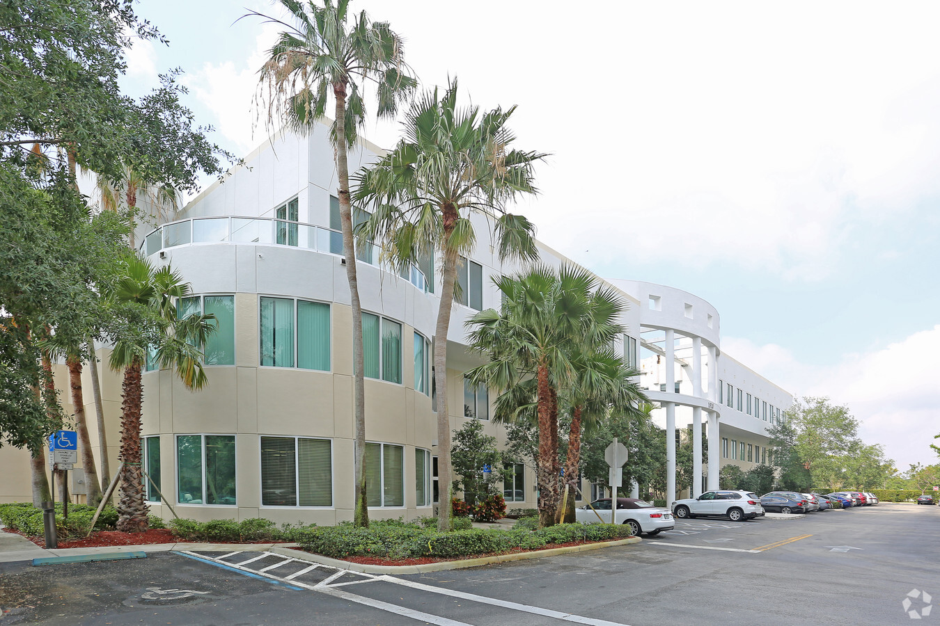 1820 N Corporate Lakes Blvd, Weston 33326 - Office For Rent 