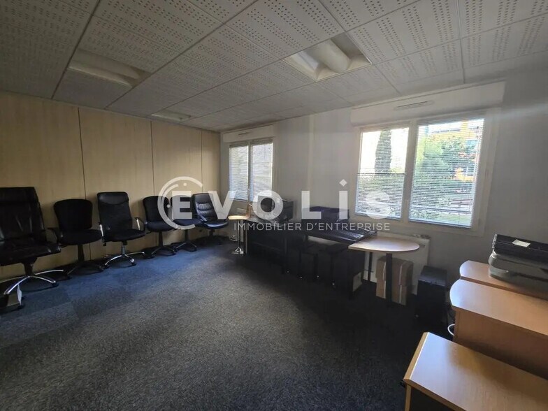 Office in Massy to rent - Interior Photo - Image 2 of 9