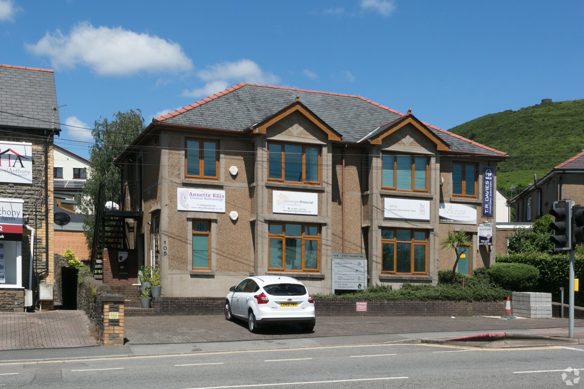 107 Talbot Rd, Pontyclun to rent Primary Photo- Image 1 of 3