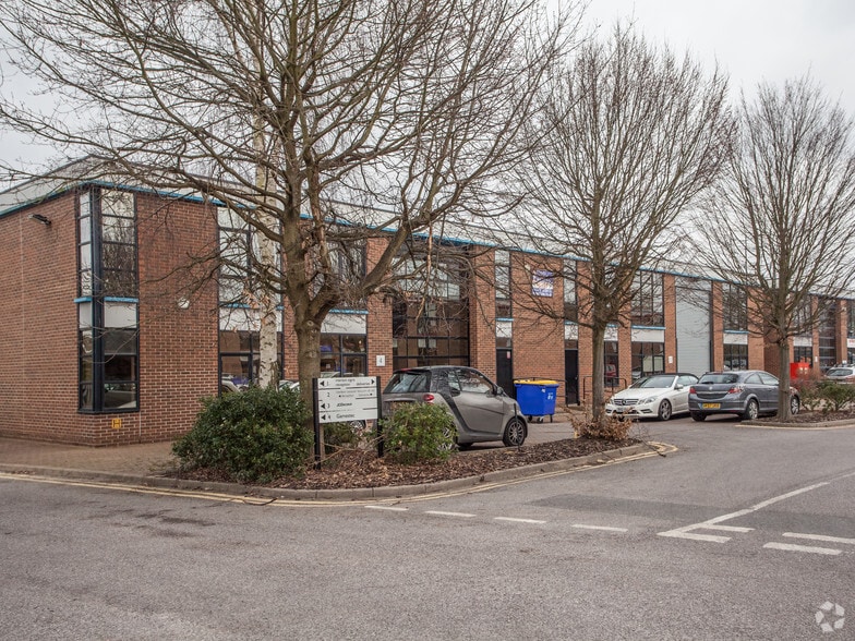Leatherhead Rd, Chessington for sale - Primary Photo - Image 1 of 1