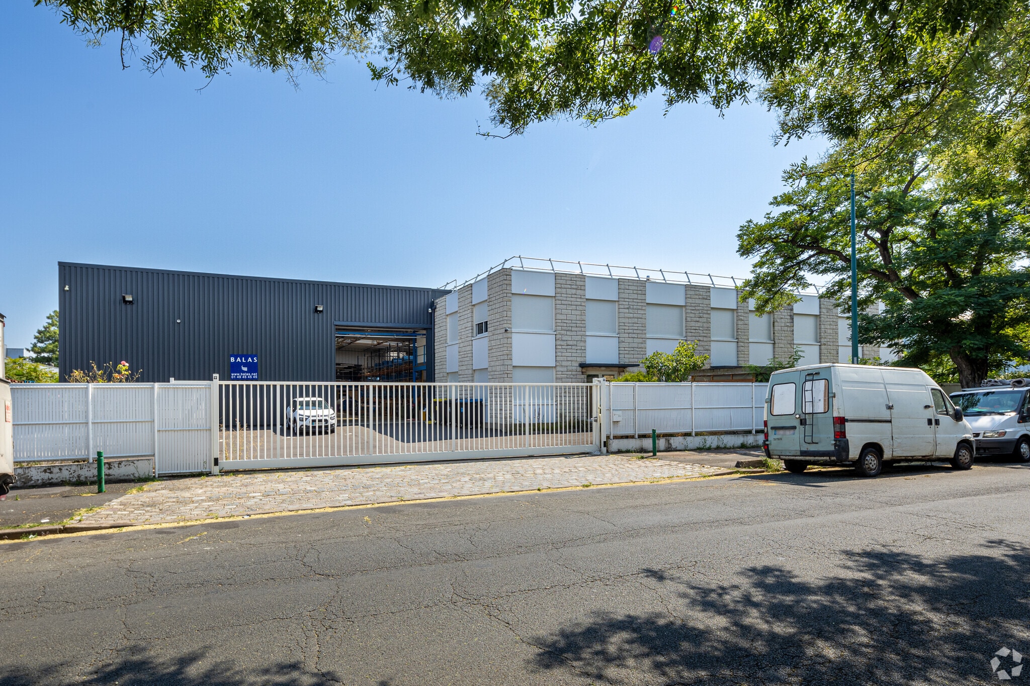 12 Rue Thomas Edison, Gennevilliers to rent Primary Photo- Image 1 of 3