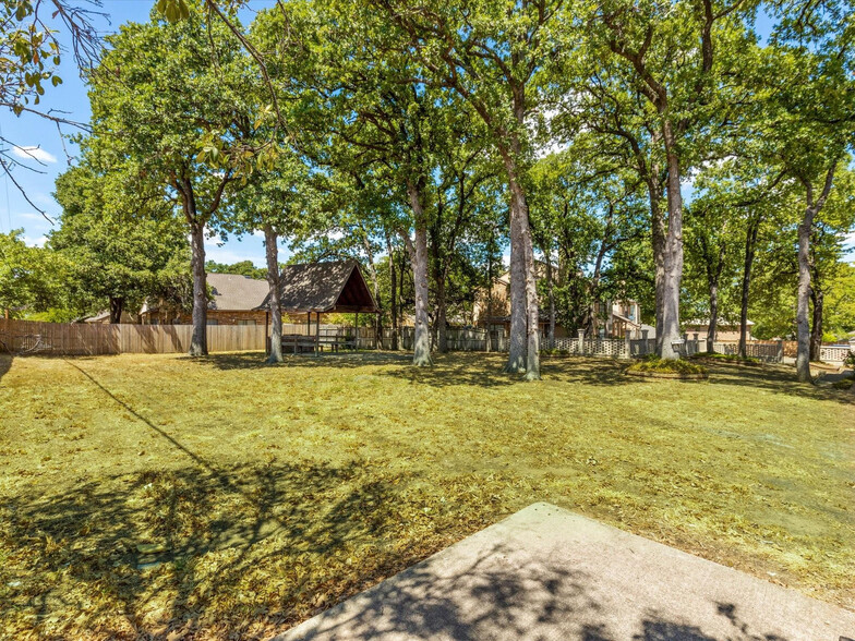 1501 Cedar Elm Dr, Euless, TX for sale - Building Photo - Image 3 of 20