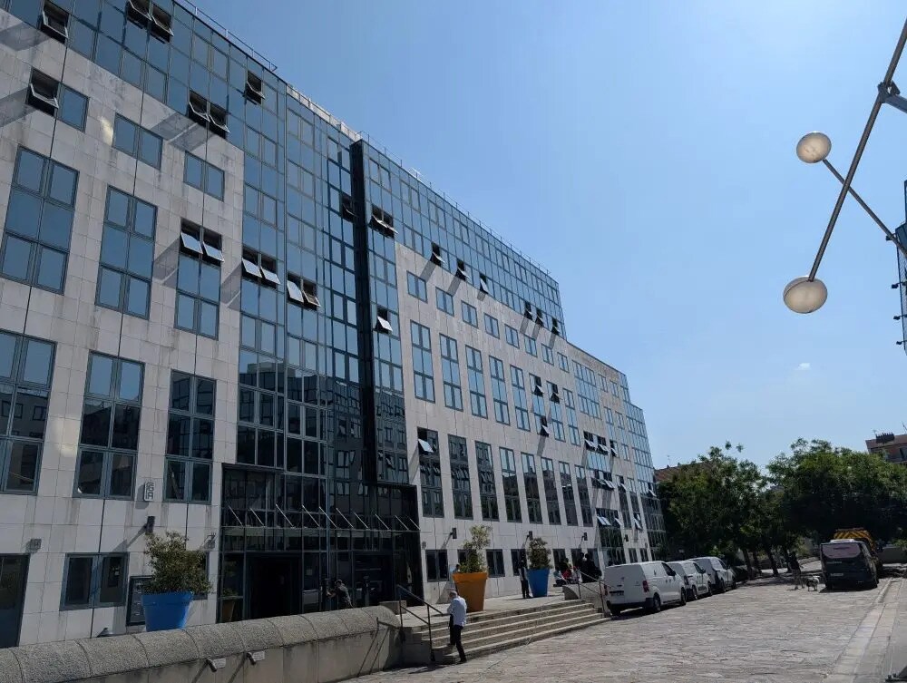 10-12 Cours Louis Lumière, Vincennes to rent Building Photo- Image 1 of 11