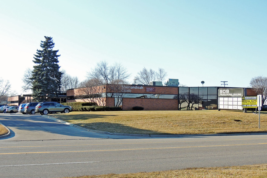 909 W Maple Rd, Clawson, MI for rent - Building Photo - Image 1 of 6