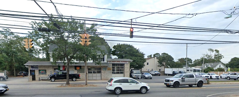 65 Carleton Ave, Islip Terrace, NY for sale - Building Photo - Image 3 of 10