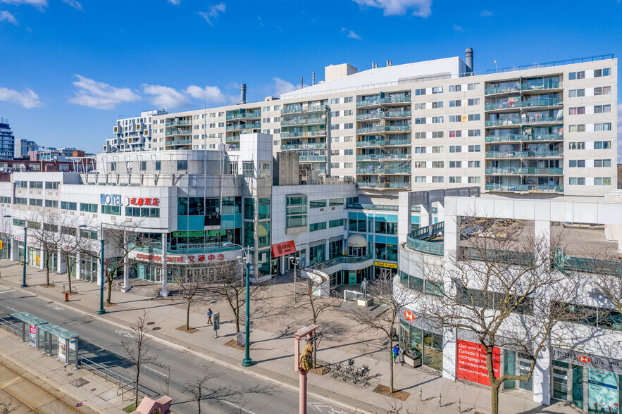 Retail in Toronto, ON for sale - Primary Photo - Image 1 of 1