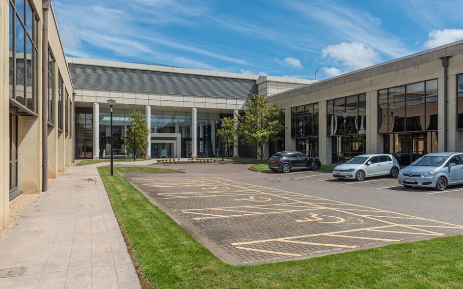 Whitehill Way, Swindon to rent - Building Photo - Image 3 of 3