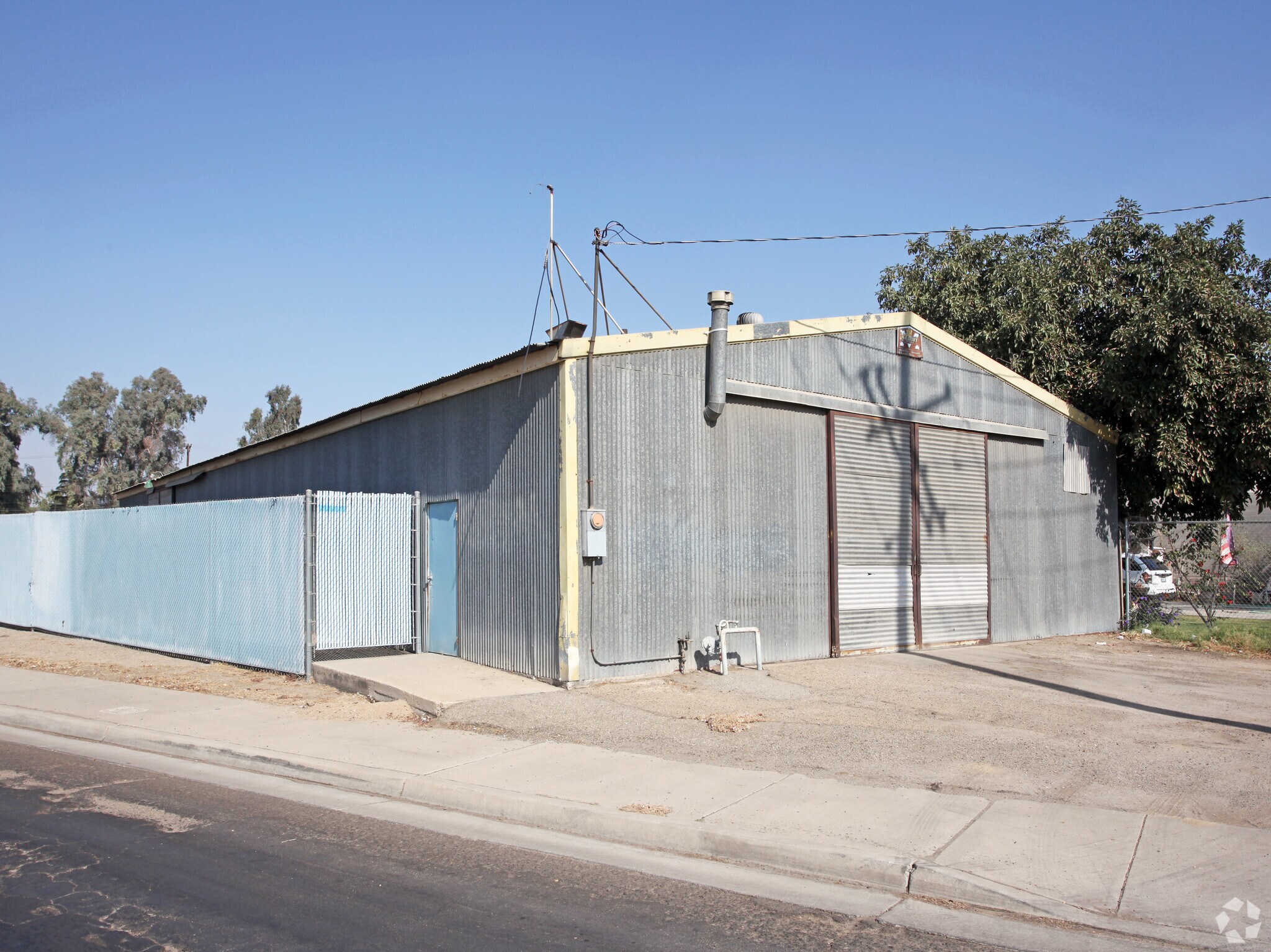 11 Lake St, Bakersfield, CA for sale Primary Photo- Image 1 of 1
