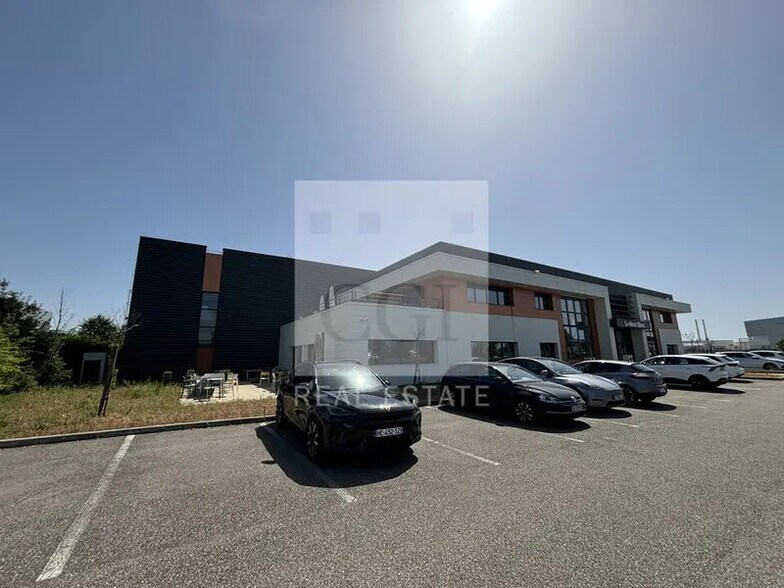 Light Industrial in Jonage to rent - Building Photo - Image 3 of 4