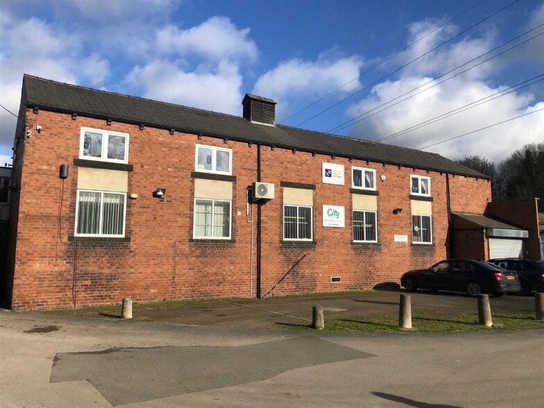 Commercial Rd, Leeds to rent - Primary Photo - Image 1 of 1