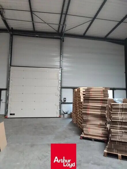 Light Industrial in Villefranche-sur-Saône to rent - Building Photo - Image 3 of 4