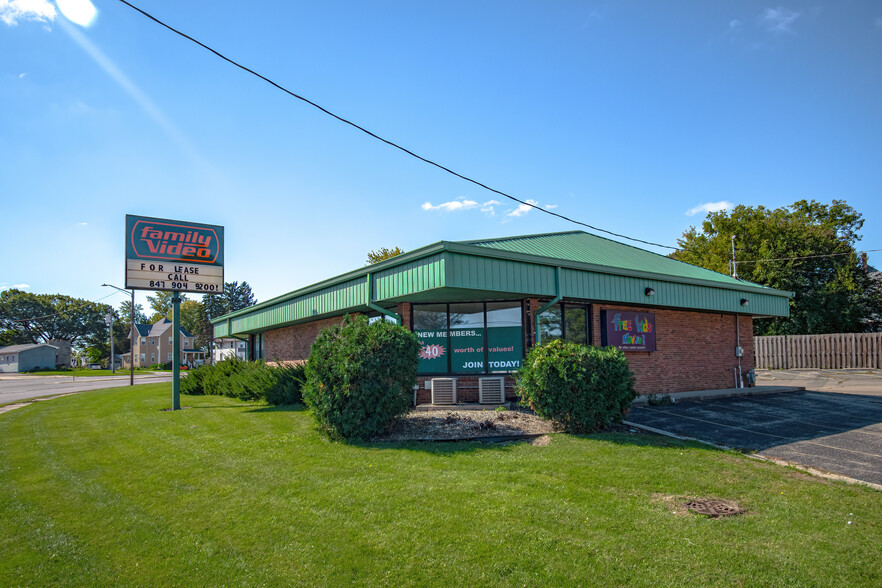 715 S Main St, Kewanee, IL for rent - Building Photo - Image 3 of 7