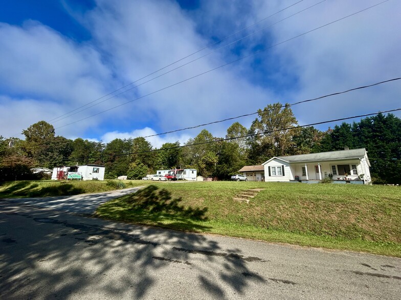 2333 Howard Arnett Rd, Lenoir, NC for sale - Building Photo - Image 3 of 5