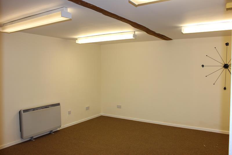 Rotten Row, Henley-On-Thames to rent - Interior Photo - Image 3 of 3