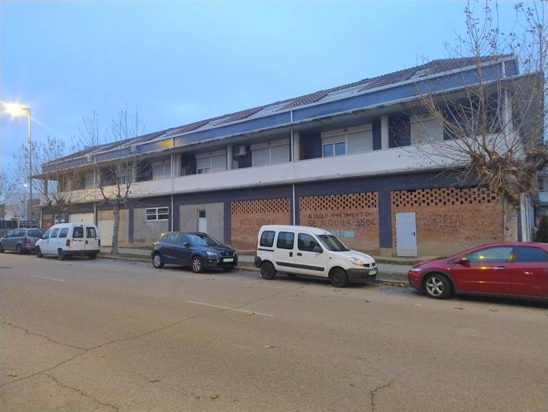 Retail in Cistérniga for sale Building Photo- Image 1 of 4